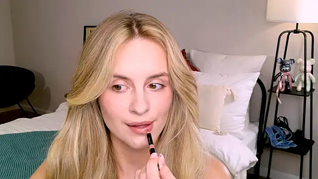 Snapshot of RozzitaBedberry chatting on September 27, 2025, 1:28 pm RozzitaBedberry online show from September 27, 2025, 1:28 pm