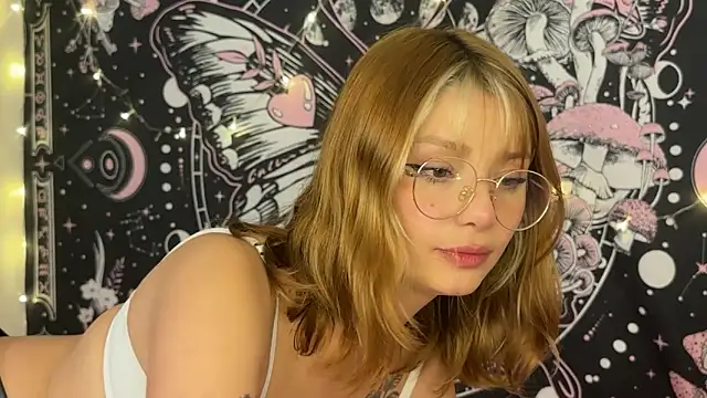 Snapshot of ari_kat chatting on June 12, 2026, 2:42 am ari kat online show from June 12, 2026, 2:42 am
