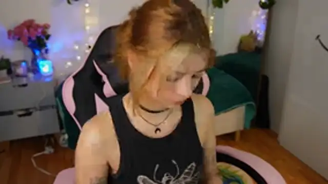 Snapshot of ari_kat chatting on July 22, 2026, 1:29 am ari kat online show from July 22, 2026, 1:29 am