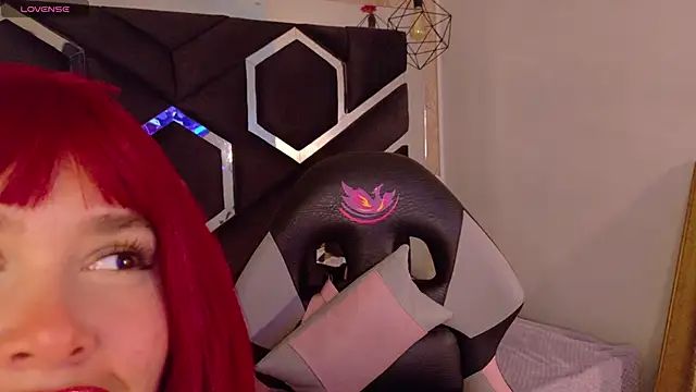 Haelycute online show from November 9, 2025, 8:13 pm