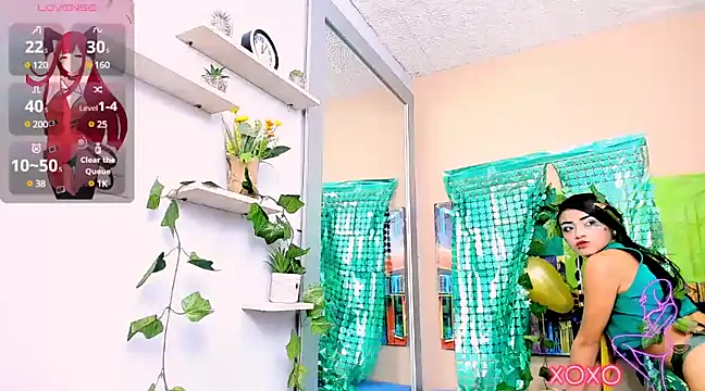 CristalLoren online show from March 15, 2025, 5:48 pm