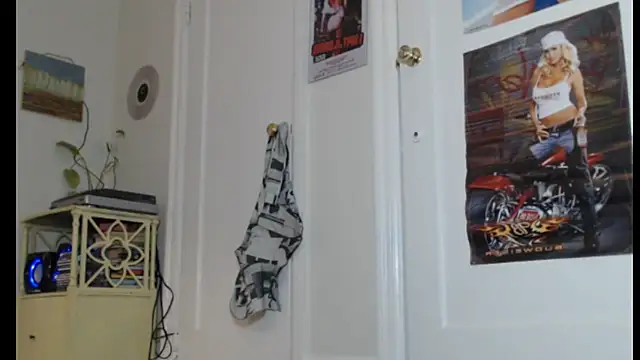 Snapshot of fern4ever chatting on March 8, 2025, 11:28 pm fern4ever online show from March 8, 2025, 11:28 pm