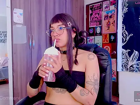 melissahowl online show from September 8, 2025, 6:18 pm