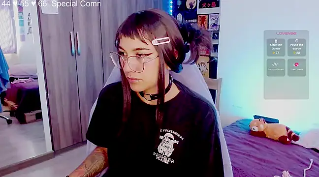 melissahowl online show from March 13, 2025, 1:40 pm