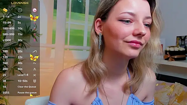 Snapshot of pretty_little_thing chatting on January 31, 2025, 6:47 pm pretty little thing online show from January 31, 2025, 6:47 pm