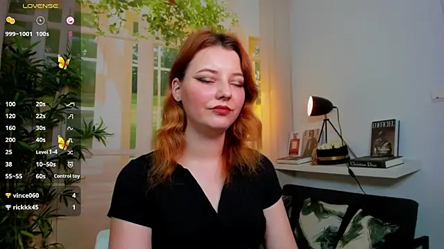 Snapshot of pretty_little_thing chatting on November 9, 2025, 4:00 pm pretty little thing online show from November 9, 2025, 4:00 pm