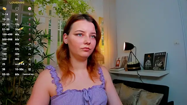 Snapshot of pretty_little_thing chatting on November 20, 2025, 4:07 pm pretty little thing online show from November 20, 2025, 4:07 pm