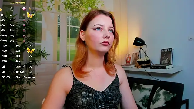 Snapshot of pretty_little_thing chatting on October 30, 2025, 3:53 pm pretty little thing online show from October 30, 2025, 3:53 pm