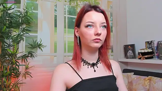 Snapshot of pretty_little_thing chatting on February 12, 2025, 1:48 pm pretty little thing online show from February 12, 2025, 1:48 pm