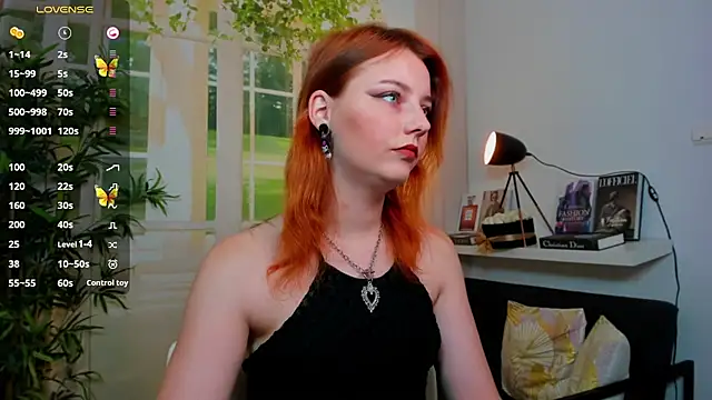 Snapshot of pretty_little_thing chatting on September 25, 2025, 2:01 pm pretty little thing online show from September 25, 2025, 2:01 pm