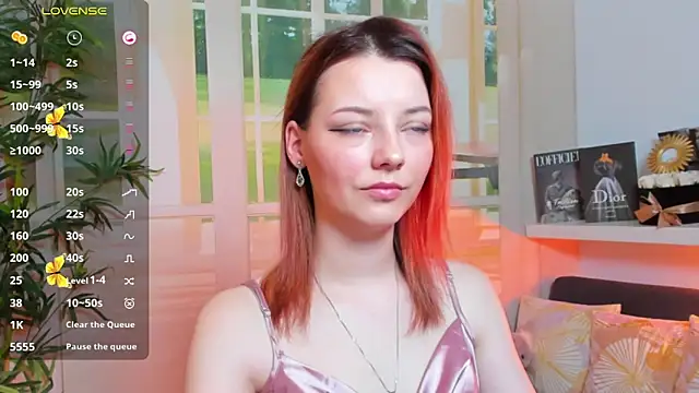 Snapshot of pretty_little_thing chatting on March 5, 2025, 1:39 pm pretty little thing online show from March 5, 2025, 1:39 pm