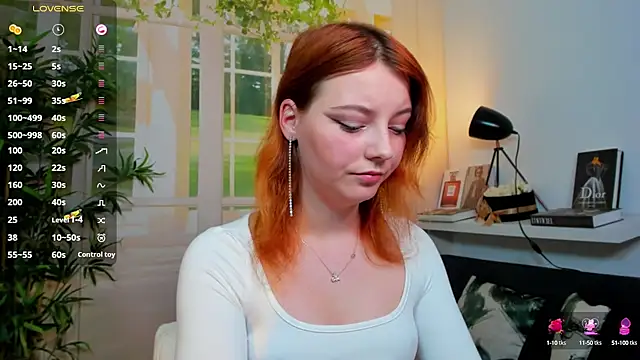 Snapshot of pretty_little_thing chatting on October 16, 2025, 3:09 pm pretty little thing online show from October 16, 2025, 3:09 pm