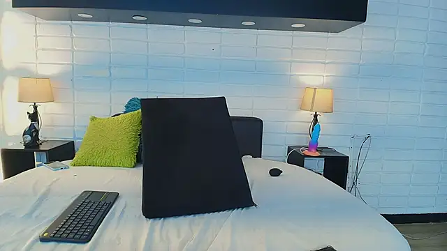 HannaBrave online show from March 21, 2025, 2:40 pm