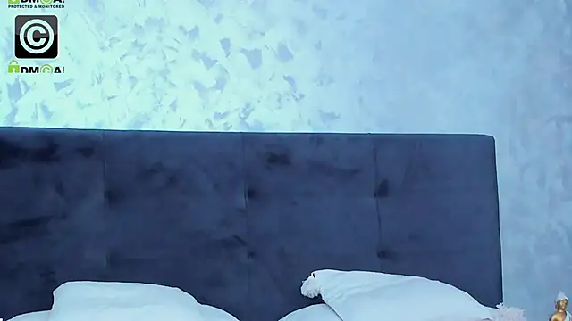 3lla Rose online show from November 11, 2025, 8:25 pm