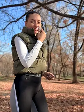 Snapshot of Crazy-Rosa chatting on November 2, 2025, 8:08 am Crazy-Rosa online show from November 2, 2025, 8:08 am