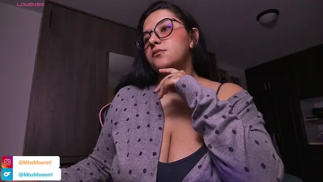 Steph moon  online show from September 18, 2025, 12:02 am