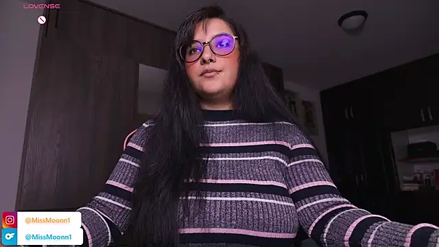 Steph moon  online show from November 8, 2025, 8:23 pm