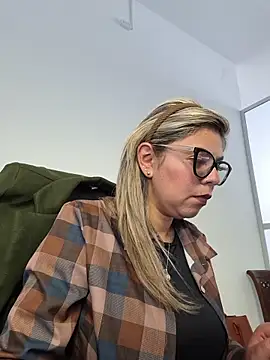 Cata Office-12 online show from November 21, 2025, 8:08 pm