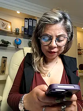 Cata Office-12 online show from February 25, 2025, 5:08 pm