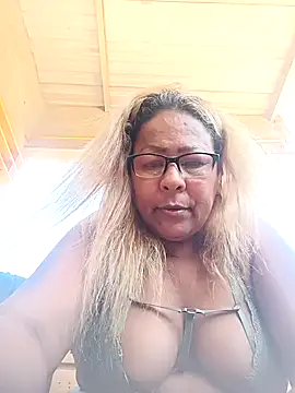 Afroditabichota online show from October 5, 2025, 5:25 pm