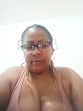 Afroditabichota online show from November 29, 2025, 4:01 am