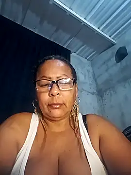 Afroditabichota online show from November 28, 2025, 3:01 pm