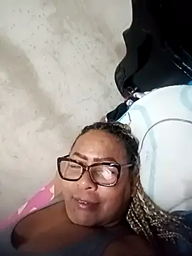 Afroditabichota online show from September 27, 2025, 1:06 pm