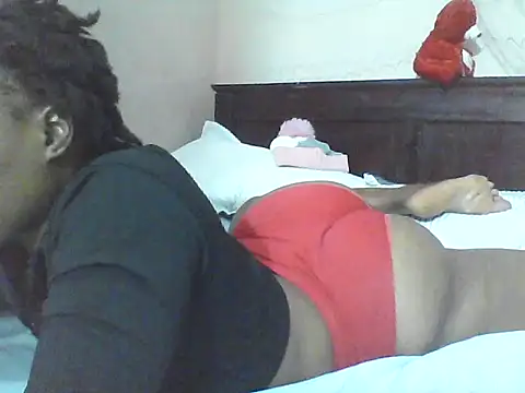 EBONYVANILLA02 online show from April 18, 2026, 1:24 pm
