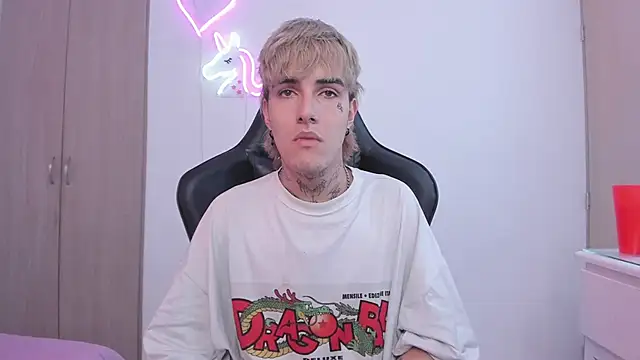 Snapshot of leave_me_alone1 chatting on January 13, 2025, 10:47 am leave me alone1 online show from January 13, 2025, 10:47 am