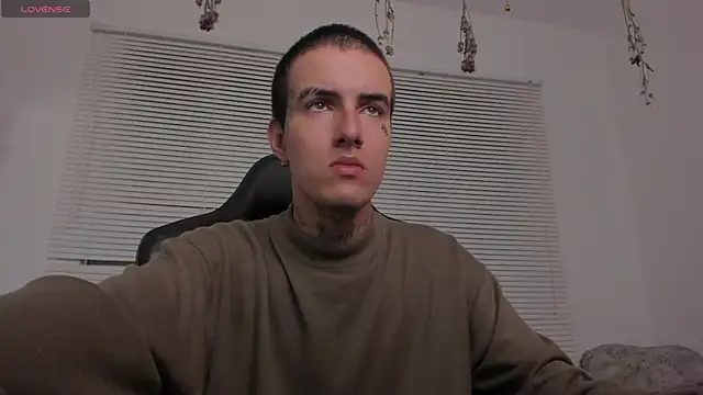 Snapshot of leave_me_alone1 chatting on February 27, 2025, 7:08 am leave me alone1 online show from February 27, 2025, 7:08 am