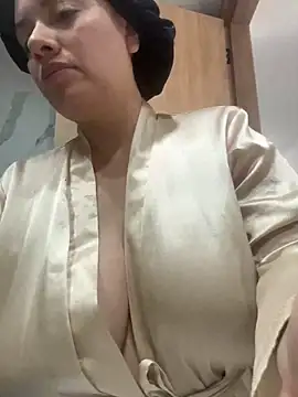 valery mora online show from July 18, 2026, 7:44 pm