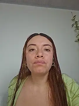 valery mora online show from October 9, 2025, 5:13 pm