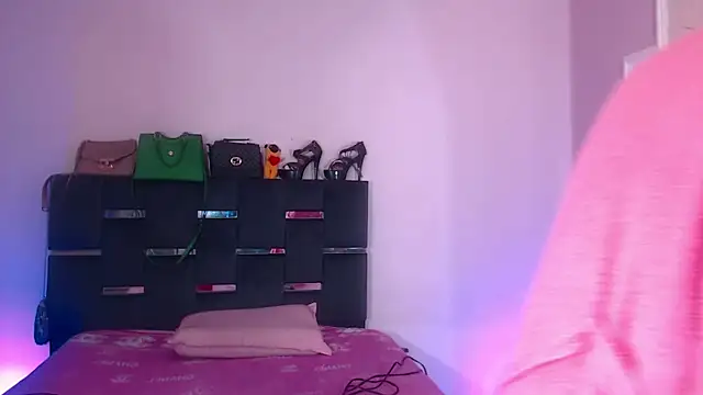 Snapshot of sexy-luna-star-ts chatting on October 31, 2025, 6:54 am sexy-luna-star-ts online show from October 31, 2025, 6:54 am