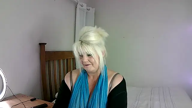 Miahotmilf online show from March 15, 2025, 6:21 pm