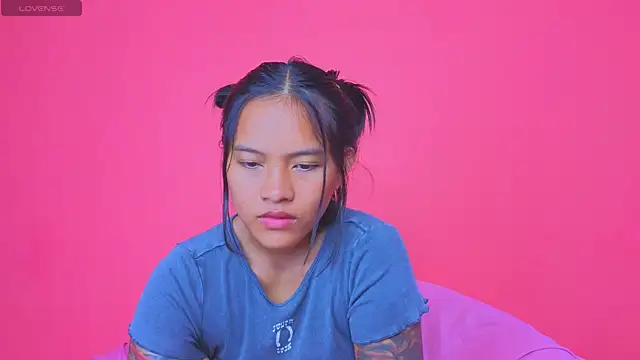 Natsu   online show from December 14, 2024, 1:27 am