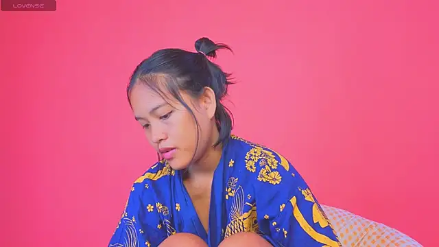 Natsu   online show from January 3, 2025, 1:59 am