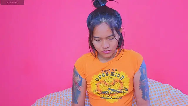 Natsu   online show from December 24, 2024, 3:05 am