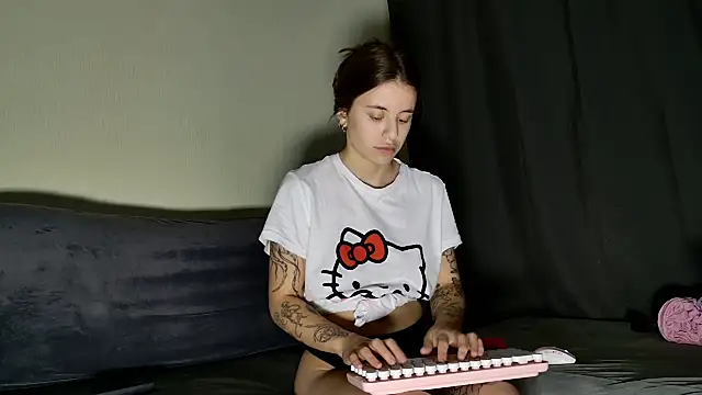 Snapshot of MazzyDoll chatting on October 26, 2025, 1:33 pm MazzyDoll online show from October 26, 2025, 1:33 pm