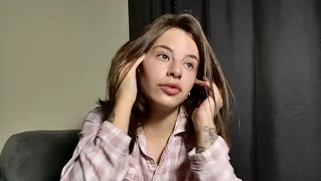 Snapshot of MazzyDoll chatting on October 4, 2025, 5:53 am MazzyDoll online show from October 4, 2025, 5:53 am