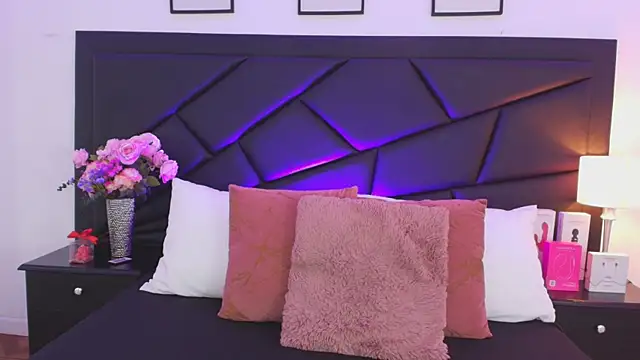 Snapshot of SophieCarther chatting on October 2, 2025, 12:30 pm SophieCarther online show from October 2, 2025, 12:30 pm