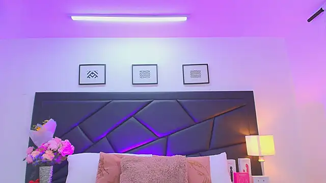 Snapshot of SophieCarther chatting on September 24, 2025, 12:11 pm SophieCarther online show from September 24, 2025, 12:11 pm