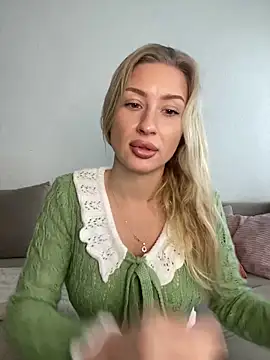 belle98 online show from December 15, 2025, 12:33 pm