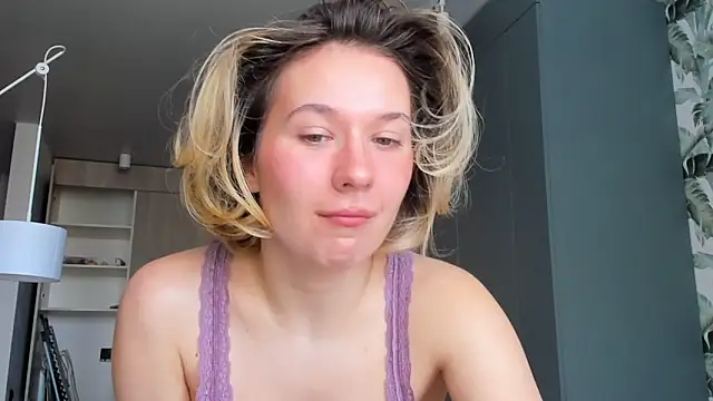 Lilith lutherlow online show from April 10, 2026, 11:17 am