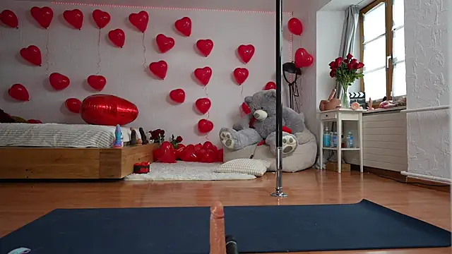 missdaisydiamond777 online show from February 11, 2025, 10:14 am