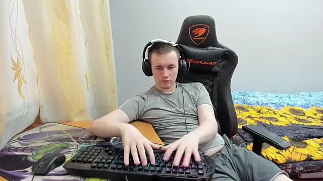 iliaskrislove online show from October 28, 2025, 10:03 am