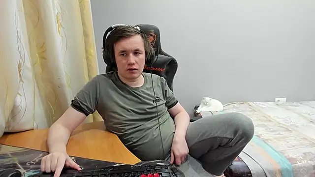 iliaskrislove online show from February 25, 2026, 5:46 pm