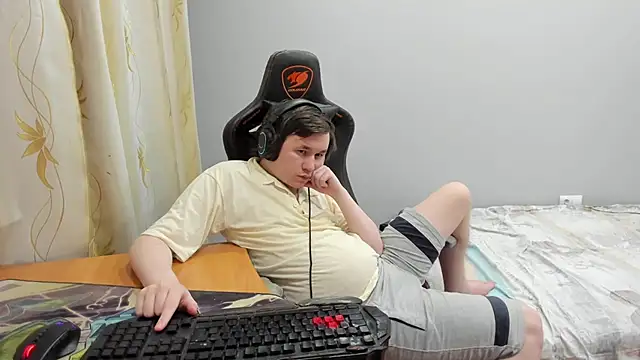 iliaskrislove online show from March 30, 2026, 11:28 pm