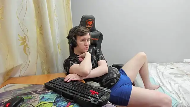 iliaskrislove online show from April 9, 2026, 6:25 pm