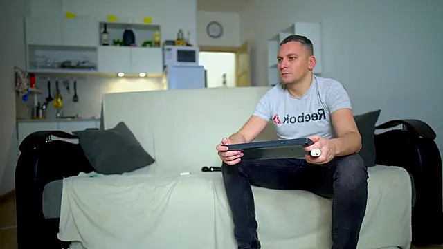 littlesweettifany online show from November 27, 2025, 12:27 pm