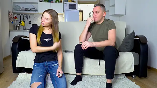 littlesweettifany online show from December 16, 2025, 11:36 am